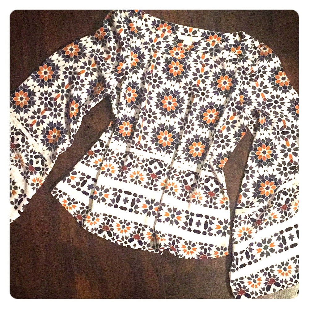 Gradual Bell Sleeve Blouse